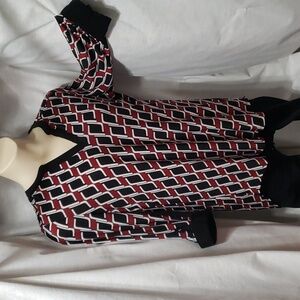 Cocomo. Mandarin Style V-Neck, Tab Cuffed Sleeves Top. Red Black & White SZ M**